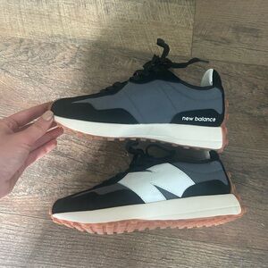 New balance 327 black and white brand new never worn